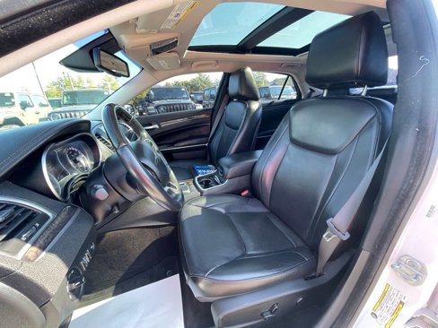 Used 2018 Chrysler 300 Limited w/ Safetytec Plus Group image 23