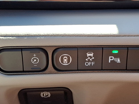 Certified 2025 Acura MDX w/ Technology Package image 27