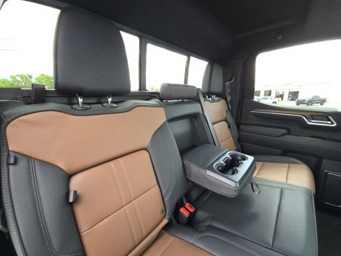 Used 2025 Chevrolet Silverado 1500 High Country w/ Technology Package image 18