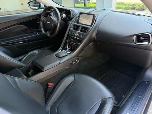 Used 2018 Aston Martin DB11 V12 image 28