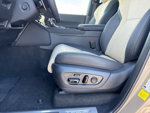 New 2025 Lexus GX 550 image 17