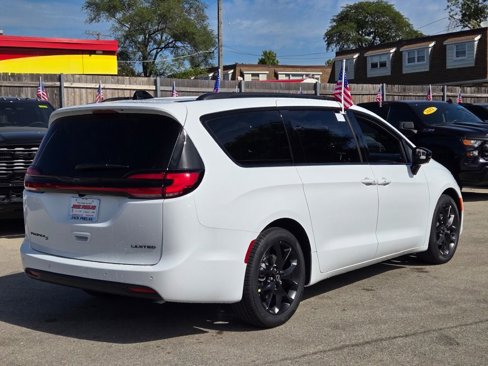 New 2026 Chrysler Pacifica Limited image 10