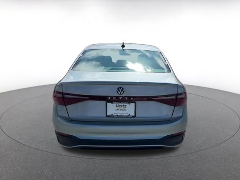 Used 2025 Volkswagen Jetta SE image 12