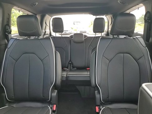 New 2026 Chrysler Pacifica Limited image 23
