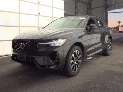 Certified 2025 Volvo XC60 B5 Plus image 2