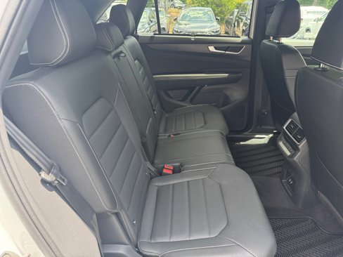 Certified 2025 Volkswagen Atlas Cross Sport SEL R-Line image 32