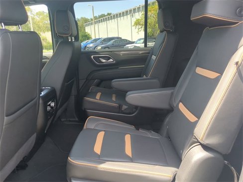Used 2024 GMC Yukon XL AT4 w/ Technology Package image 4