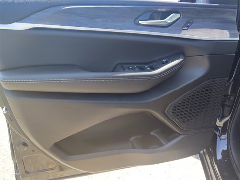 New 2025 Jeep Grand Cherokee Limited w/ Luxury Tech Group II image 12