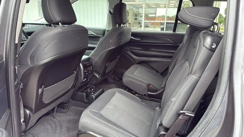 Used 2024 Jeep Grand Cherokee L Laredo image 10