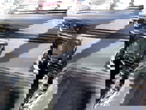 Used 2018 Toyota Corolla LE image 21