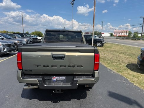 Used 2024 Toyota Tacoma TRD Off-Road image 4