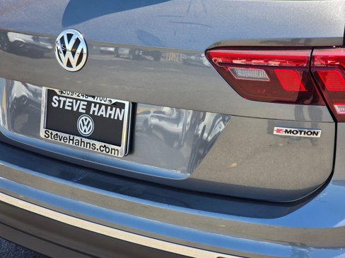 Used 2020 Volkswagen Tiguan SE w/ Panoramic Sunroof Package image 15