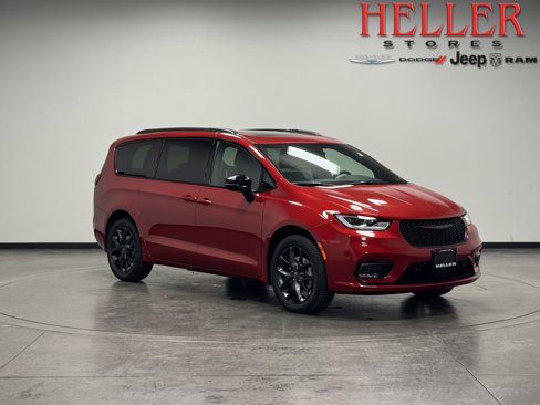 New 2026 Chrysler Pacifica Limited w/ S Appearance Package image 1