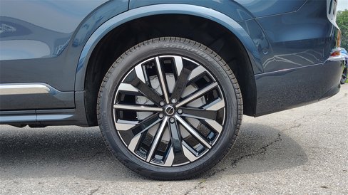 New 2026 Volvo XC90 B6 Plus w/ Protection Package Premier image 37