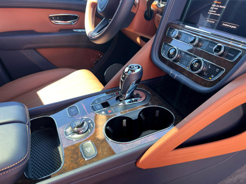 Used 2023 Bentley Bentayga image 34