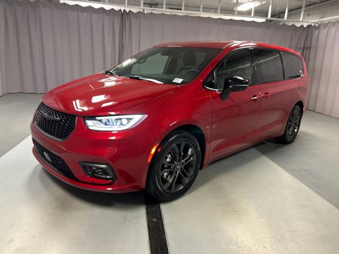 New 2026 Chrysler Pacifica Select image 3