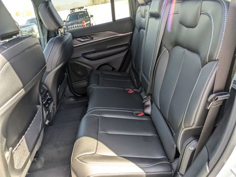 New 2025 Jeep Grand Cherokee Limited w/ Black Appearance Package image 25