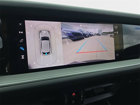 Used 2025 Porsche Cayenne image 23