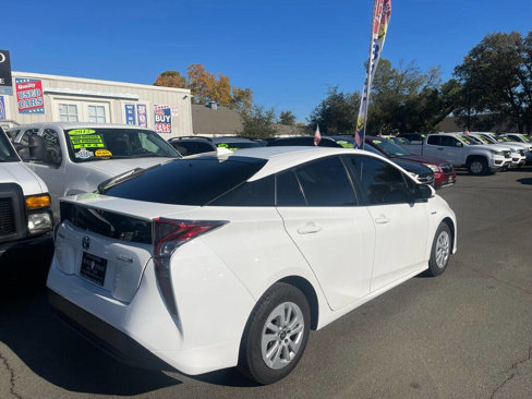 Used 2017 Toyota Prius Two image 9