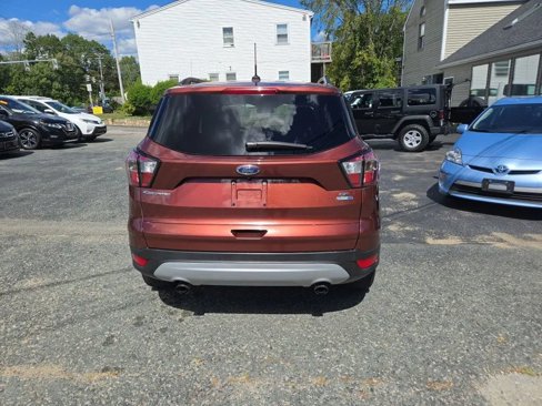 Used 2018 Ford Escape SE image 3
