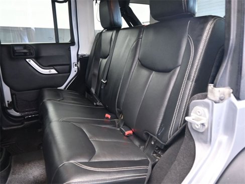 Used 2016 Jeep Wrangler Unlimited Rubicon w/ Connectivity Group image 14
