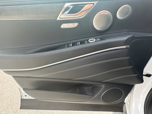 Used 2025 Genesis GV80 2.5T Prestige image 11