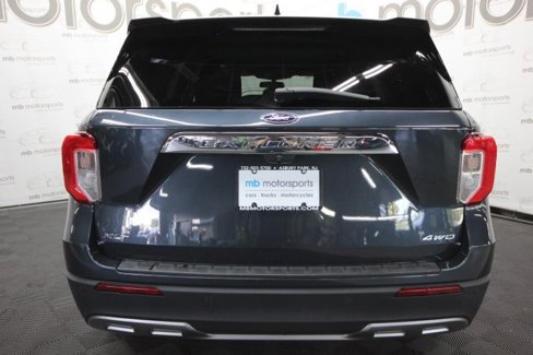 Used 2022 Ford Explorer XLT w/ Equipment Group 202A image 4