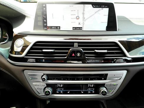 Used 2018 BMW 750i xDrive image 18
