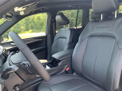 New 2024 Jeep Grand Cherokee Overland image 6