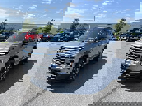 New 2026 Chevrolet Traverse LT w/ Driver Confidence Package image 3