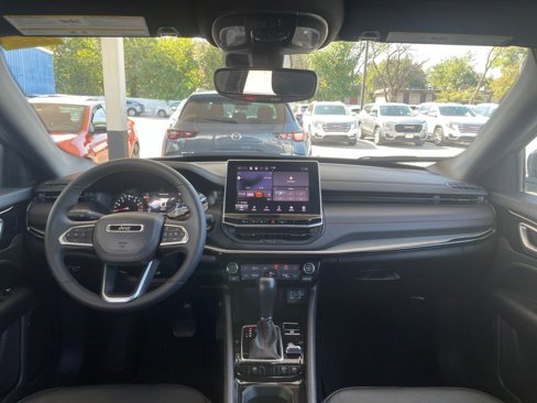 Used 2025 Jeep Compass Trailhawk image 32