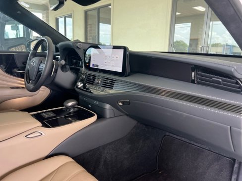 Used 2024 Lexus LS 500 image 28