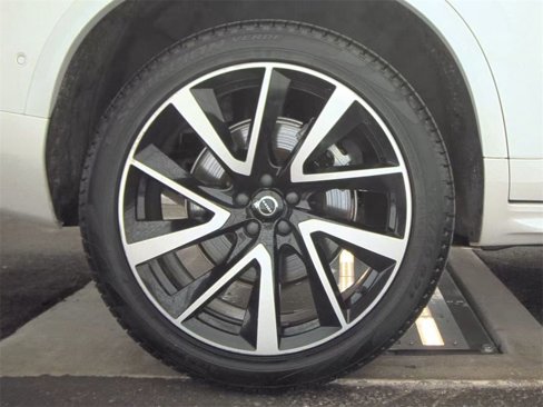 Used 2024 Volvo XC90 B5 Plus image 12