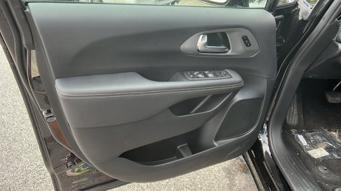 New 2025 Chrysler Pacifica Select image 15