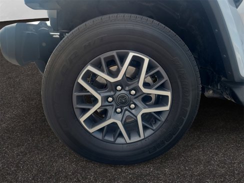 Used 2024 Jeep Wrangler Sahara image 14