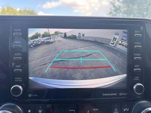 Used 2021 Toyota Highlander XLE image 29