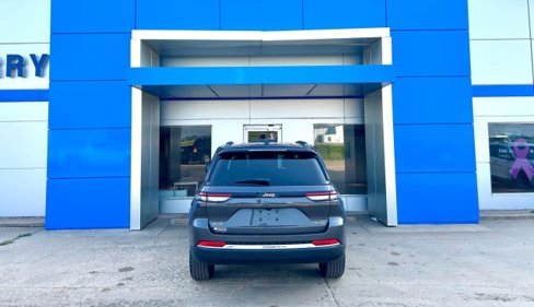 Used 2024 Jeep Grand Cherokee Limited image 8