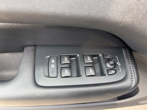 Certified 2025 Volvo XC60 B5 Plus image 12