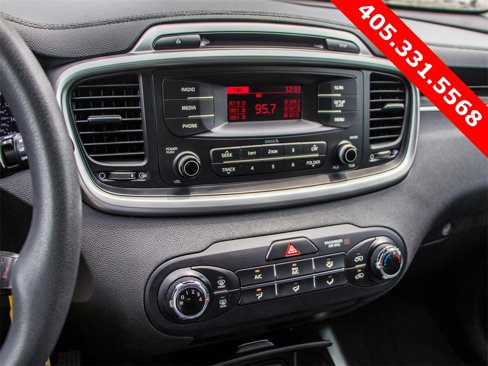Used 2017 Kia Sorento L image 31