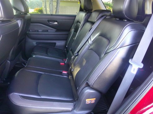 Used 2023 Nissan Pathfinder SL image 18