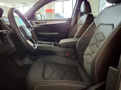 Used 2024 Volkswagen Atlas Cross Sport SE image 19