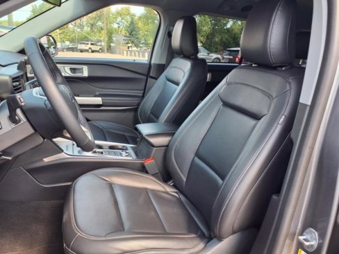 Certified 2023 Ford Explorer XLT w/ Equipment Group 202A image 4