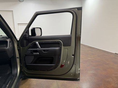 Used 2024 Land Rover Defender 90 X-Dynamic SE image 58