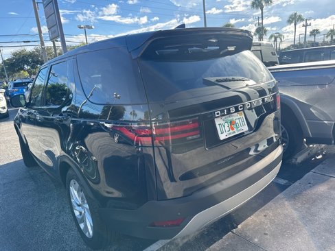 Used 2025 Land Rover Discovery S image 7