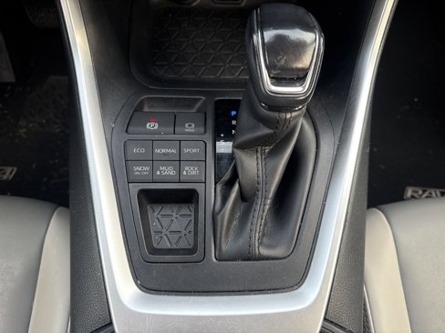 Used 2021 Toyota RAV4 XLE Premium image 35