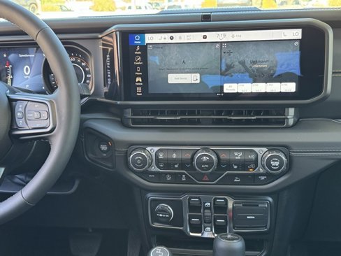 New 2025 Jeep Gladiator Sport image 20