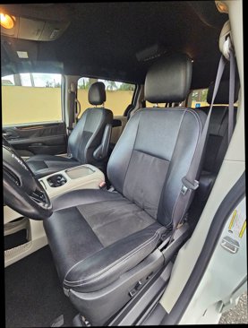 Used 2019 Dodge Grand Caravan SXT image 11