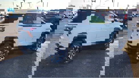 New 2026 Chevrolet Equinox LT image 8