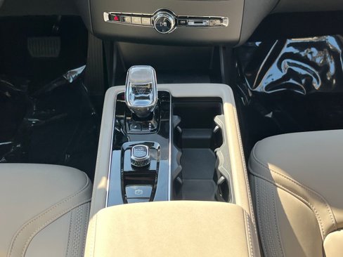 New 2026 Volvo XC90 B6 Plus w/ Protection Package Premier image 22