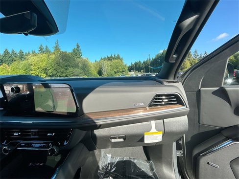 New 2025 Chevrolet Suburban High Country image 29